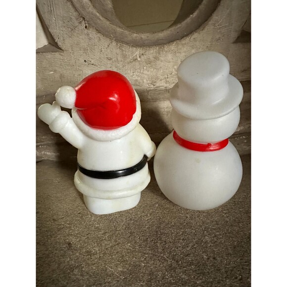 Vintage battery operated small blow molds Santa Claus and snowman. - Picture 4 of 5